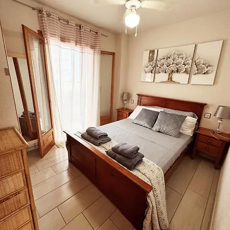 Rosi - 5-10 Minute Walk To La Zenia Beach, Bar, Cliff Walk, Shops, Paddys Point, Cabo Roig - Free Fast Fibre Optic Broadband Apartament Orihuela