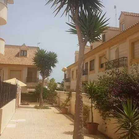 Rosi: Beachside Retreat With Wi-fi Orihuela