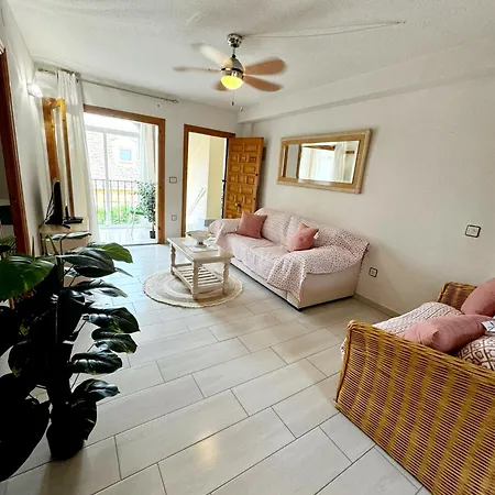 Rosi: Beachside Retreat With Wi-fi Apartment