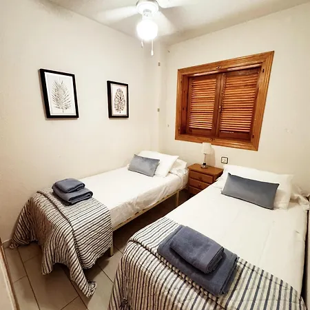 Rosi: Beachside Retreat With Wi-fi Apartment *